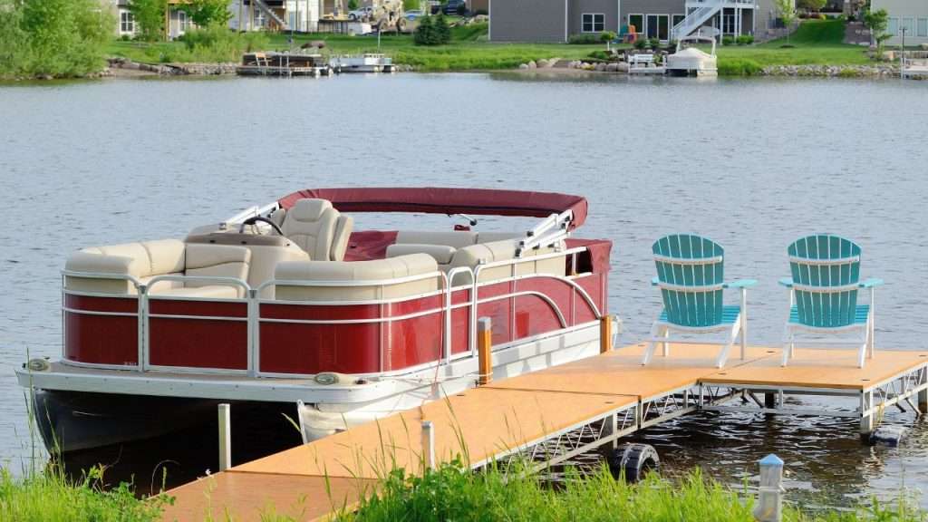 how wide are pontoon boats